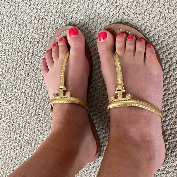 SOLD!!! T Logo Flat Tory Burch Sandals Size 7 (Gold/Metallic) - Picture 5 of 14